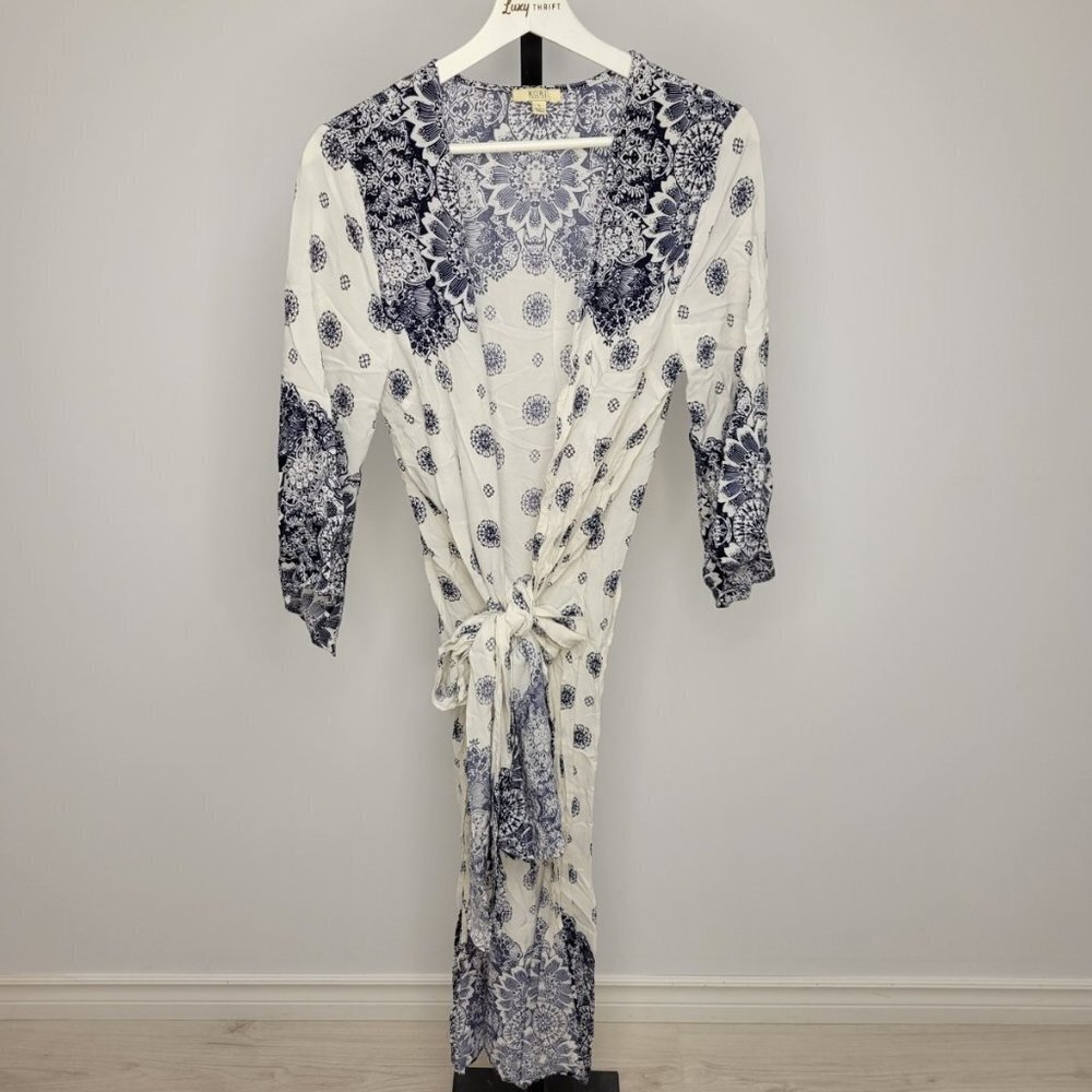 Kori  Robe